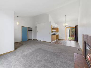Main picture of 1375 W 45th St
