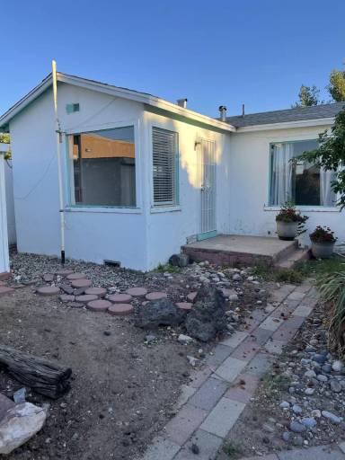 Main picture of 106 California St SE