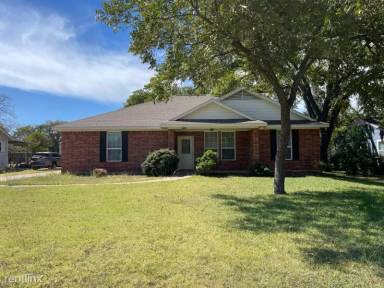 Main picture of 2404 N 42nd St