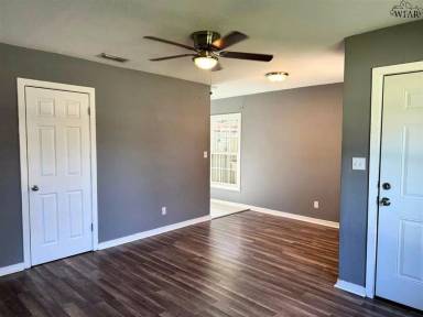 Main picture of 2949 Cunningham Dr