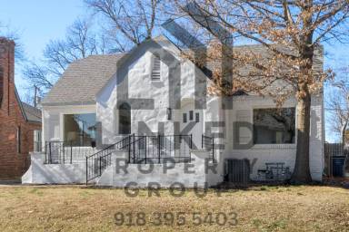 Main picture of 1340 S Florence Ave