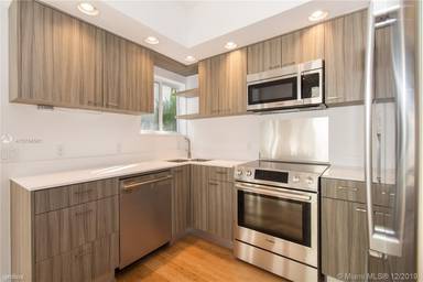 Main picture of 619 Meridian Ave
