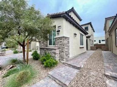 Main picture of 8084 Skye Dragon St