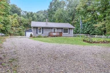 Main picture of 32 Pine Rd