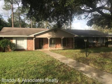 Main picture of 8370 Royalwood Dr