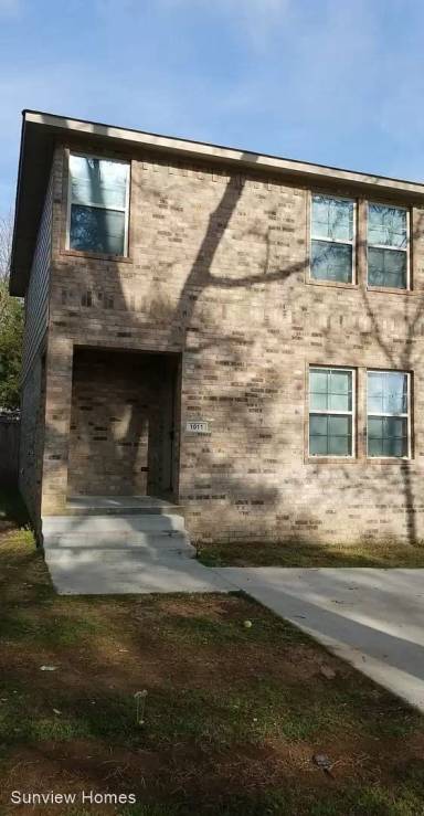 Main picture of 1011 N 3rd Ave