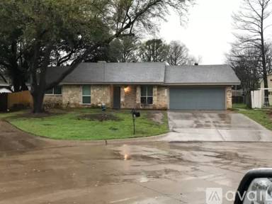 Main picture of 2902 Stratford Ct