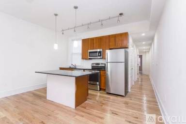 Main picture of 2014 Pine St