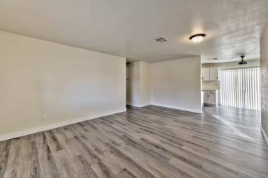 Main picture of 3757 Longfellow St
