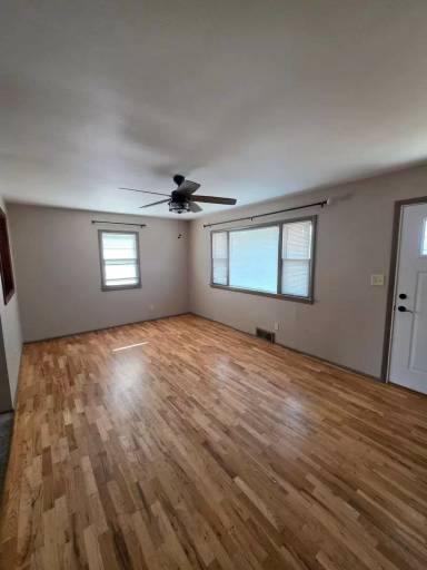 Main picture of 124 E Van Buren St