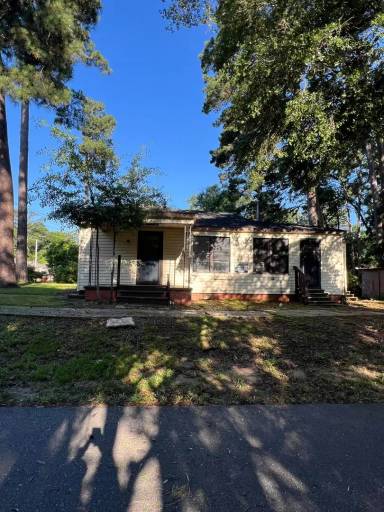 Main picture of 902 Evangeline Pl