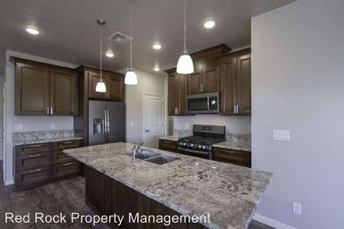 Main picture of 721 Crystal Dr