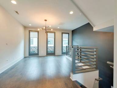 Main picture of 225 Domain Way