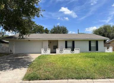 Main picture of 204 W Gardenia Ave