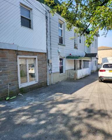Main picture of 419 Calhoun Ave