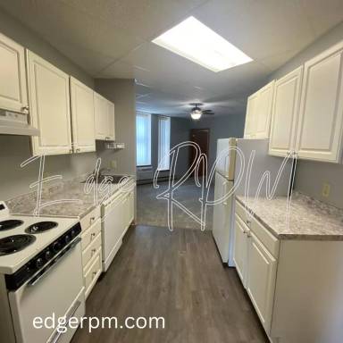 Main picture of 124 E Main St