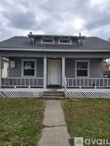 Main picture of 1223 W Chelan Ave