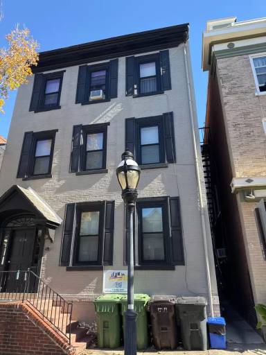 Main picture of 636 N New St