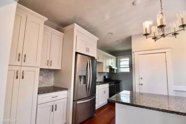 Main picture of 24 W Tremlett St