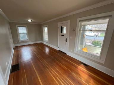 Main picture of 325 NW Hunter Pl