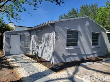 Main picture of 325 SW 14th Ct