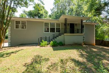 Main picture of 2940 Benjamin E Mays Dr SW