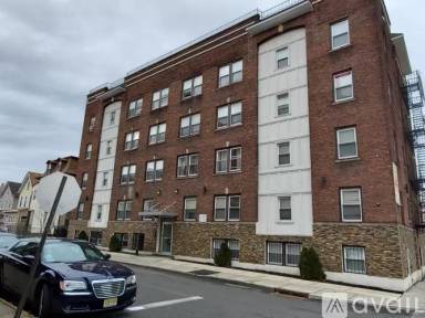 Main picture of 39 N Burnett St