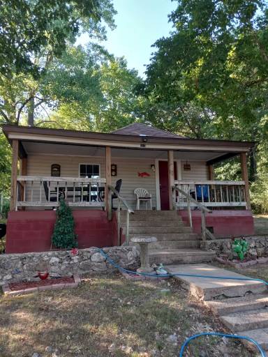 Main picture of 517 Combs Ave