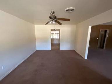 Main picture of 208 Oak St