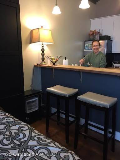 Main picture of 425 Campbell Ave SW