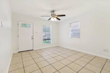 Main picture of 2501 Delery St
