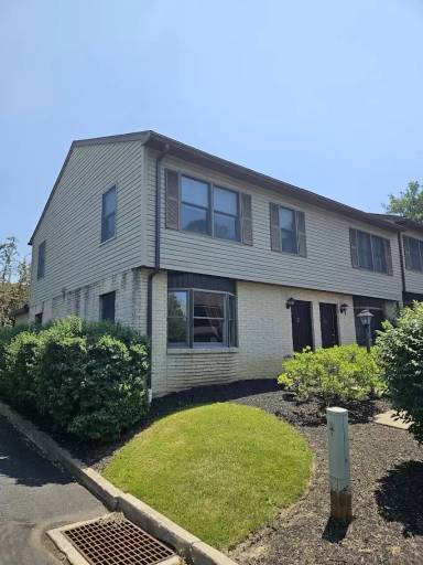 Main picture of 915 Southgate Dr
