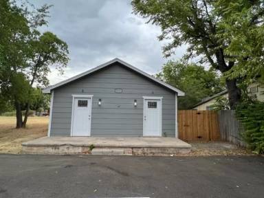 Main picture of 2613 SW B Ave