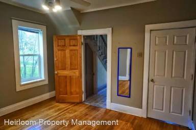 Main picture of 924 E 6th St