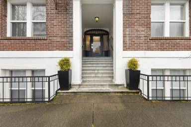 Main picture of 16 N Broadway