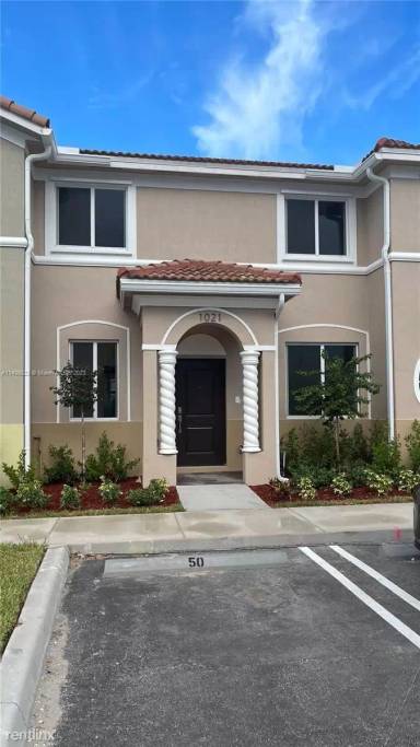 Main picture of 1021 SE 24th Ter
