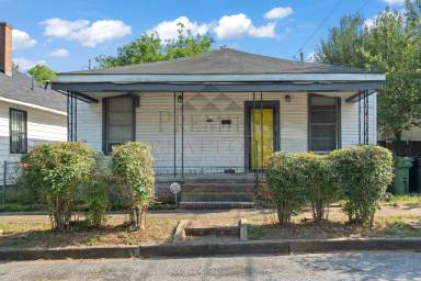 Main picture of 108 Comer St