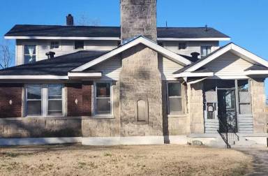 Main picture of 1760 Foster Ave