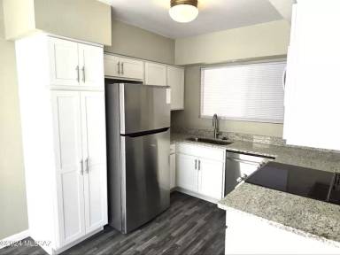 Main picture of 1677 W Wood Bridge Ct