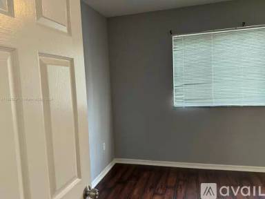 Main picture of 2464 Centergate Dr