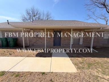 Main picture of 801 S Wood St