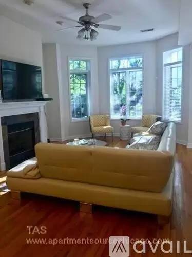 Main picture of 2049 N Sheffield Ave