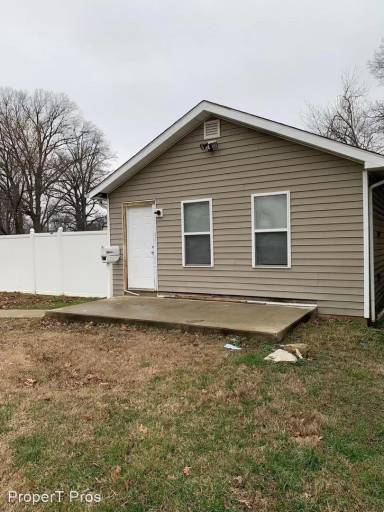 Main picture of 854 E Riverside Dr