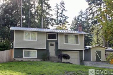 Main picture of 6537 192nd Ave E