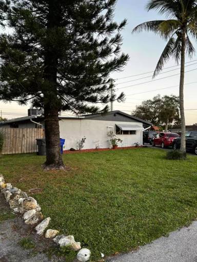 Main picture of 2211 N 61st Ave