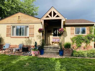 Main picture of 3230 Jay St