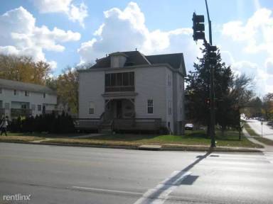 Main picture of 711 E Burlington St