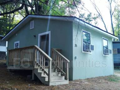 Main picture of 25 Center Park Ln