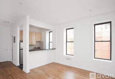 Main picture of 1592 1st Ave
