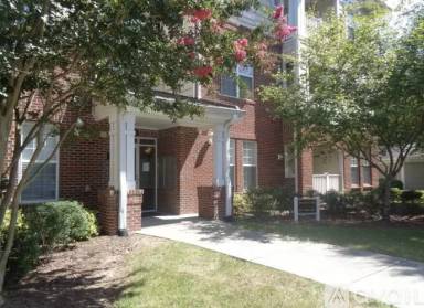 Main picture of 914 Providence Glen Dr